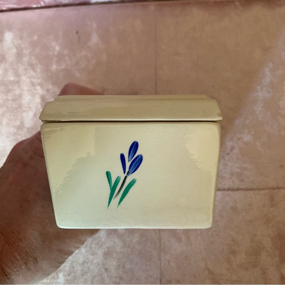 👗Painted White Ceramic Knick-Knack Box with Forget-Me-Not Flowers - Picture 11 of 11